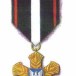 Teadur-Toivo-Univeri-autasustatakse-Viljandimaa-vapimärgiga.jpg