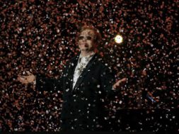 Elton-John-tähistab-Eestis-oma-hiilgava-karjääri-40.-aastapäeva.jpg