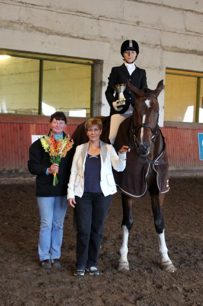 Hobusõbraliku koolisõidu auhinna võitsid sel aastal Liis Liblikmaa ja Chocolate