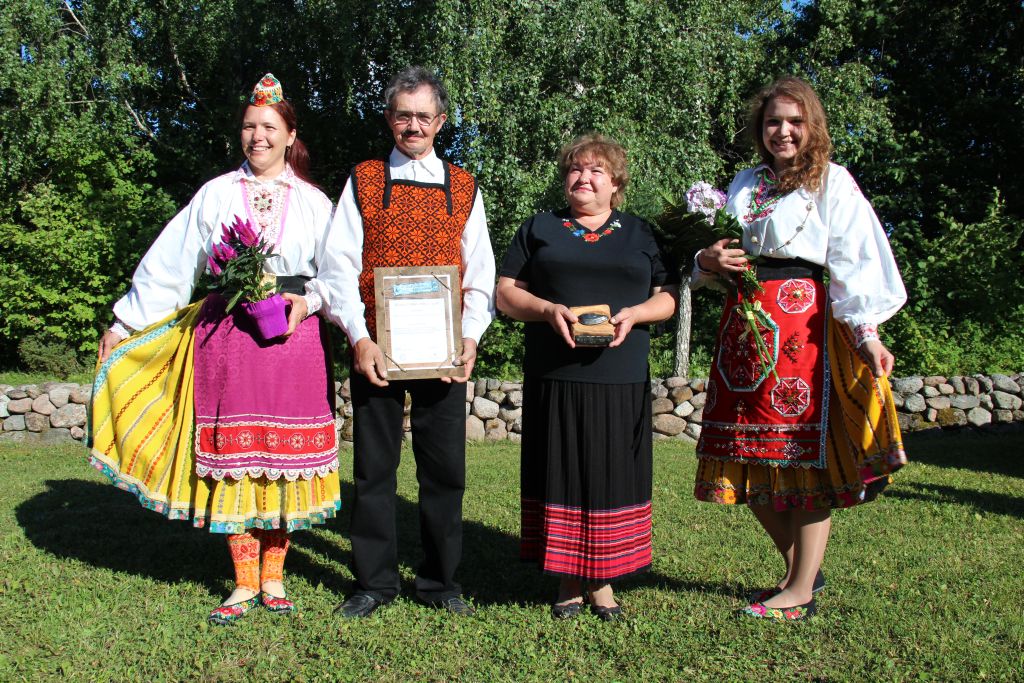 Saare maakonnas Muhumaal tunnustati Malle ja Tõnu Mätase perekonda