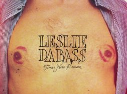 Eile-ilmus-Leslie-Da-Bassi-album-“Times-New-Roman”.jpg