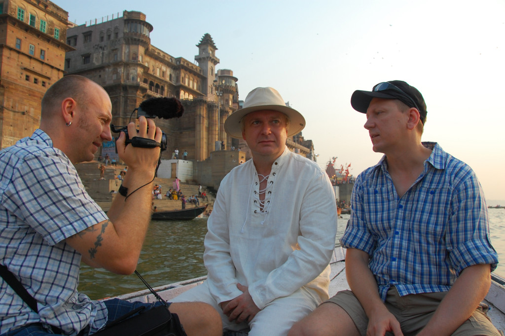 Täna “Kaks kanget Indias” – Teet ja Kristjan näevad Gangese jões nii elavaid kui surnuid!