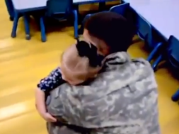 LIIGUTAV-VIDEO-Vaata-südantliigutavat-videot-sõjaväelastest-ja-nende-perede-taaskohtumistest.png