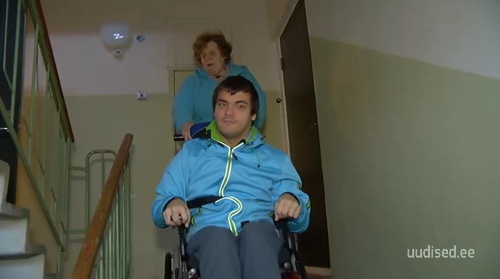 LIIGUTAV VIDEO! Saatest “Inglite aeg” abi saanud perekond aitas teist liikumispuudega meest