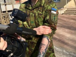 Noor-patrioot-lasi-Lennart-Meri-portree-käele-tatoveerida.jpg