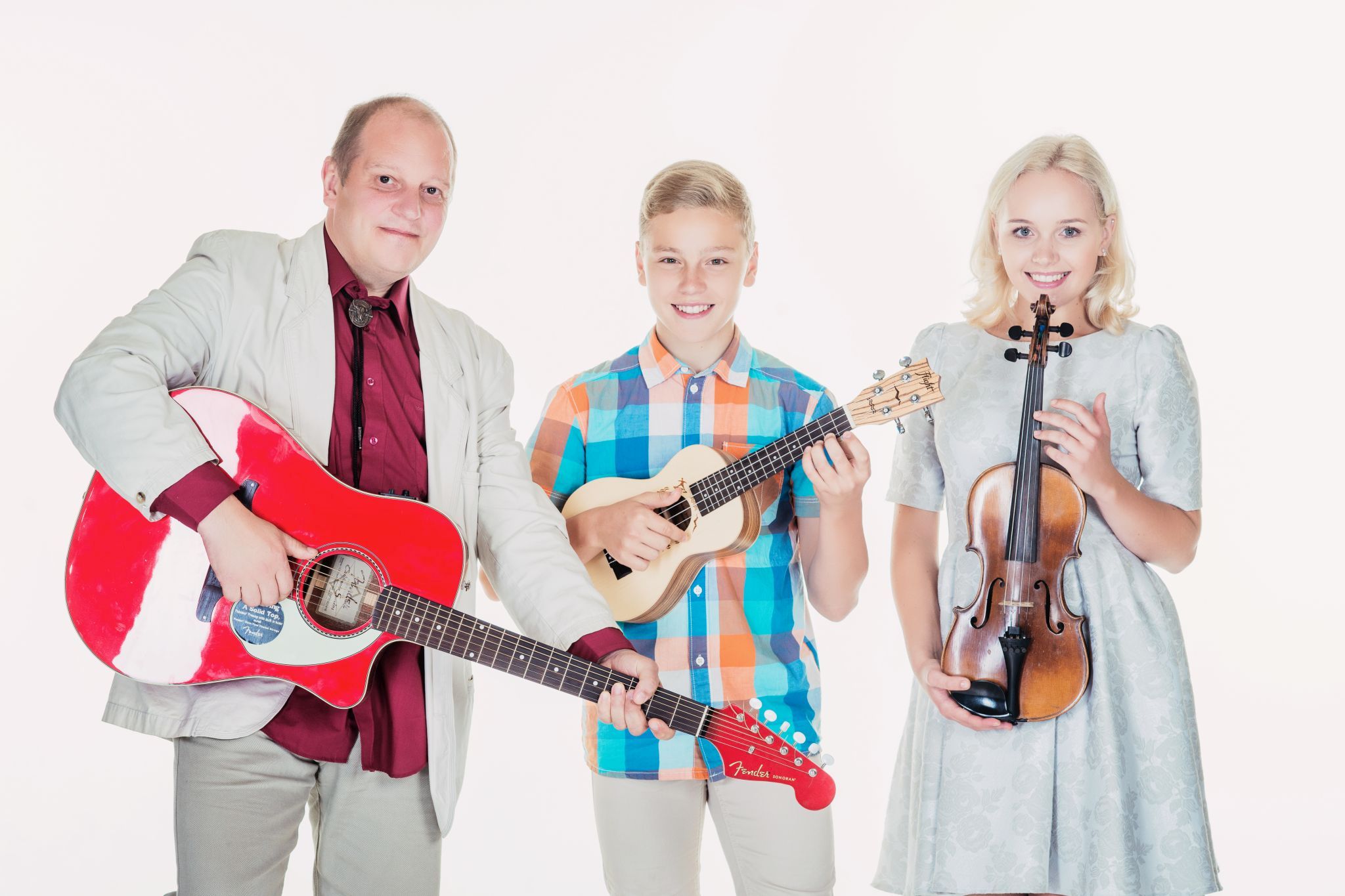 SUVESTUUDIO VIDEOD! Männiste Perebänd ühendab lauluhimulist isa, poega ja tütart