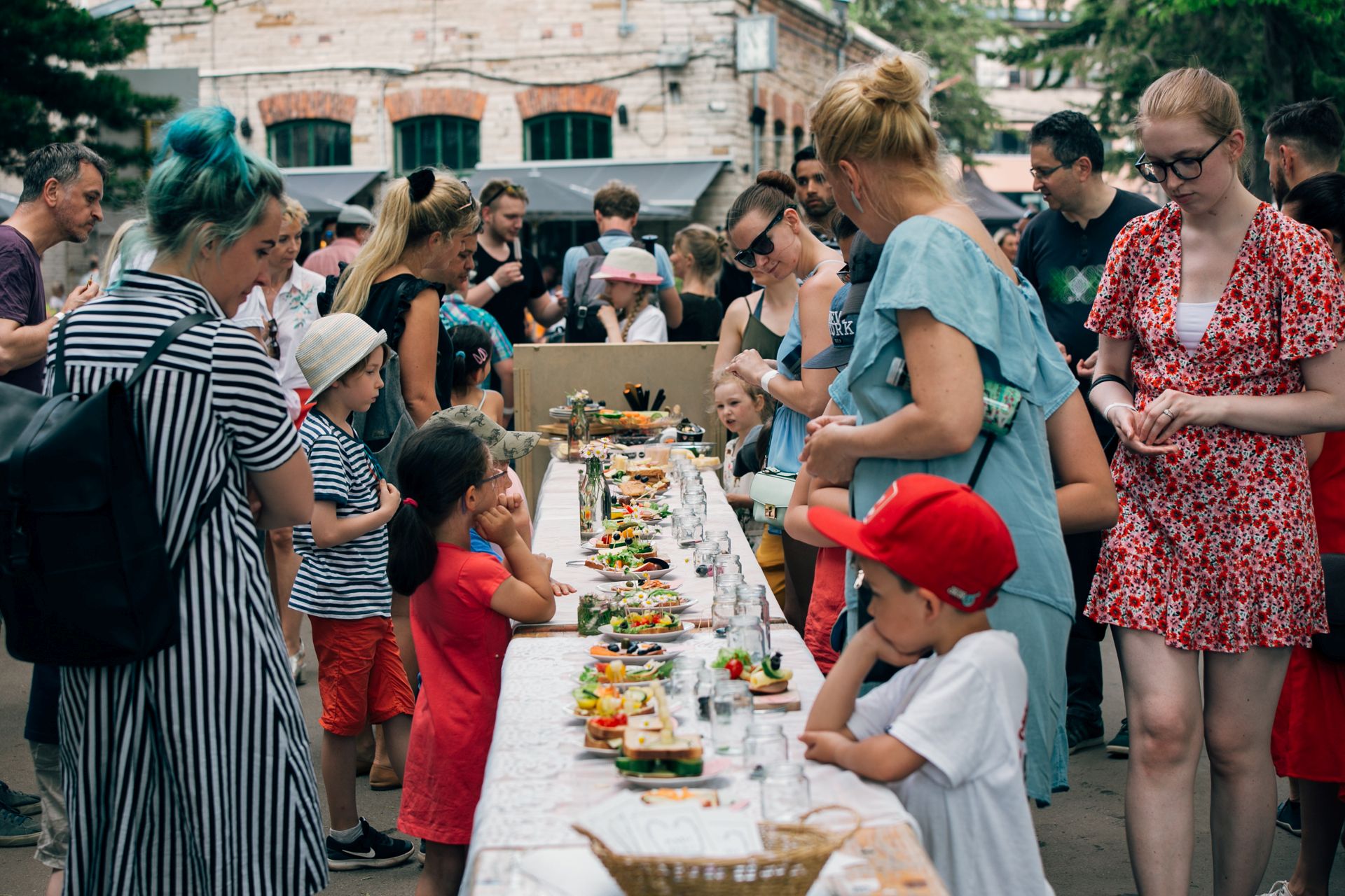 GALERII! Vaata, kes nautisid eile alanud Tallinna Tänavatoidufestivali toidu- ja muusikamenüüd