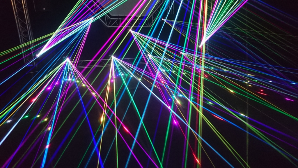 VIDEO I Maagiline lasershow on suurepärane alternatiiv lärmakale ilutulestikule