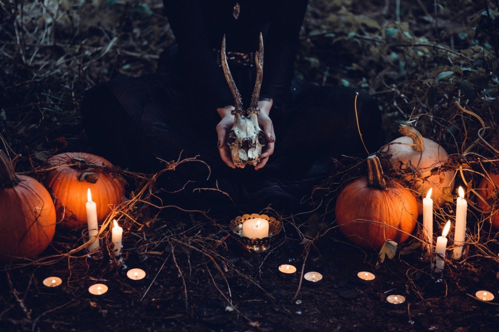 VIDEO I Moelooja Liisi Eesmaa jagab näpunäiteid: halloween on eriliste kostüümide püha