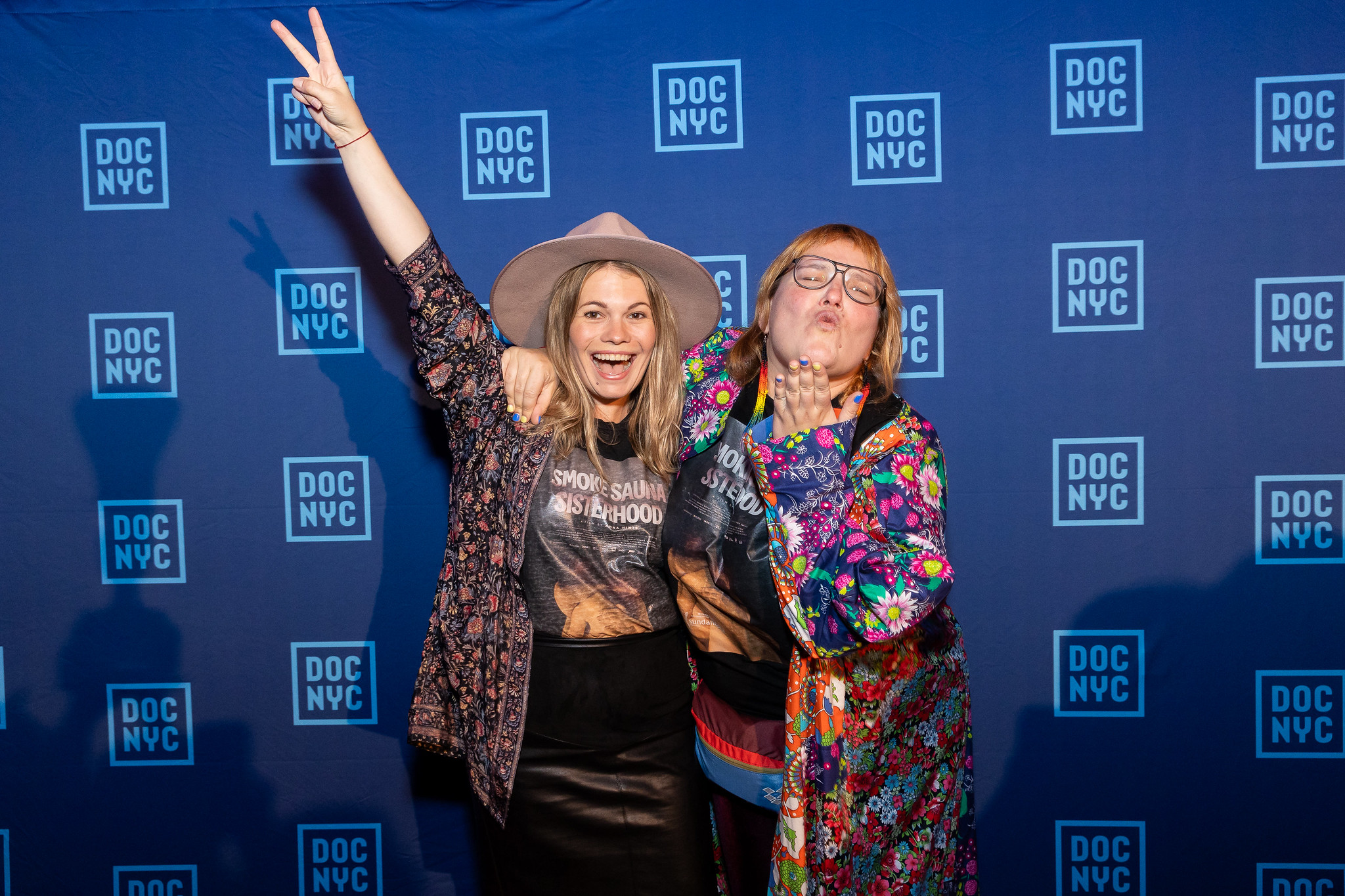 Savvusanna sõsarade produtsent Marianne Ostrat (vasakul) ja režissöör Anna Hints novembris New Yorgis DOC NYC festivali Visionaries Tribute Luncheonil